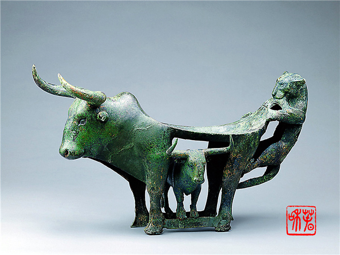 原创牛气冲天的古滇青铜器漫话云南青铜器上的牛文化上